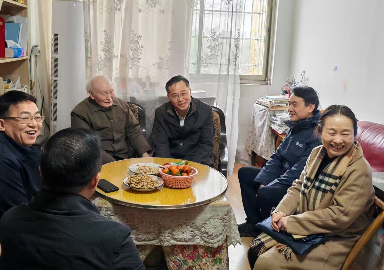 肖文明一行赴省属中医医疗机构开展春节...