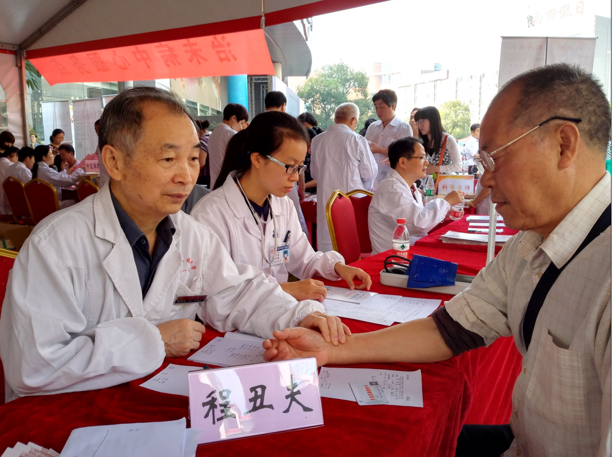 匡老患心脑血管疾病20多年,还因脑溢血做过开颅手术,他找到程丑夫教授