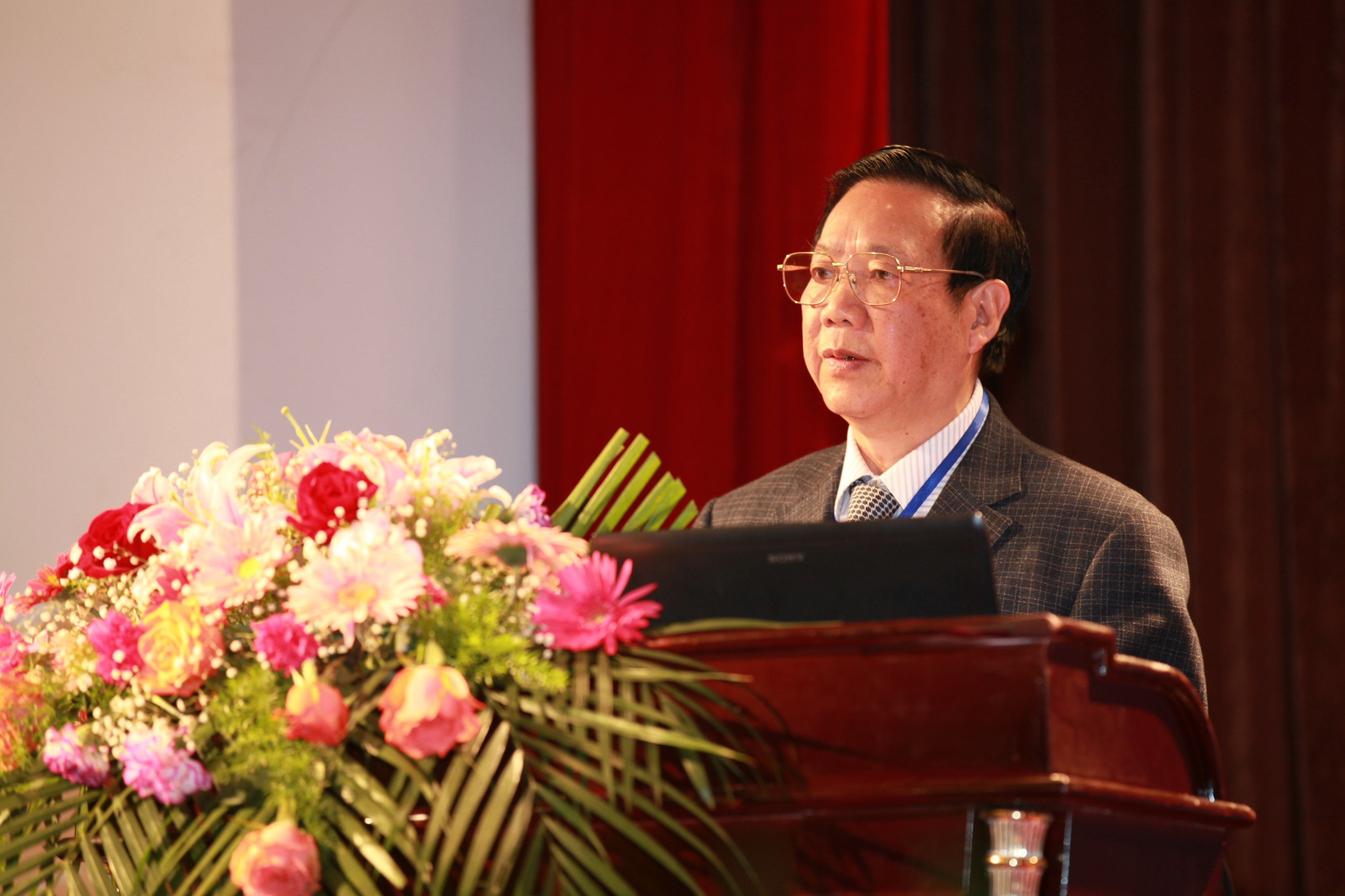 全国名中医潘敏求教授全国名中医王行宽教授基本情况:王行宽,男,1939